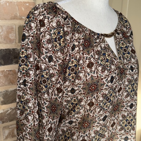 A. Byer Multi-hue Paisley Print Top Gold Keyhole Detail Open Sleeve Button Cuff - Picture 3 of 13